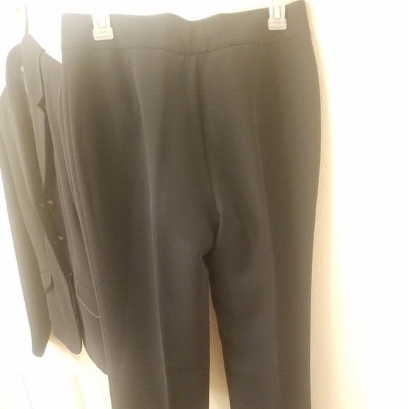 Tahari by Arthur S. Levine 2Pc Sz6 Black Pantsuit - Picture 5 of 8